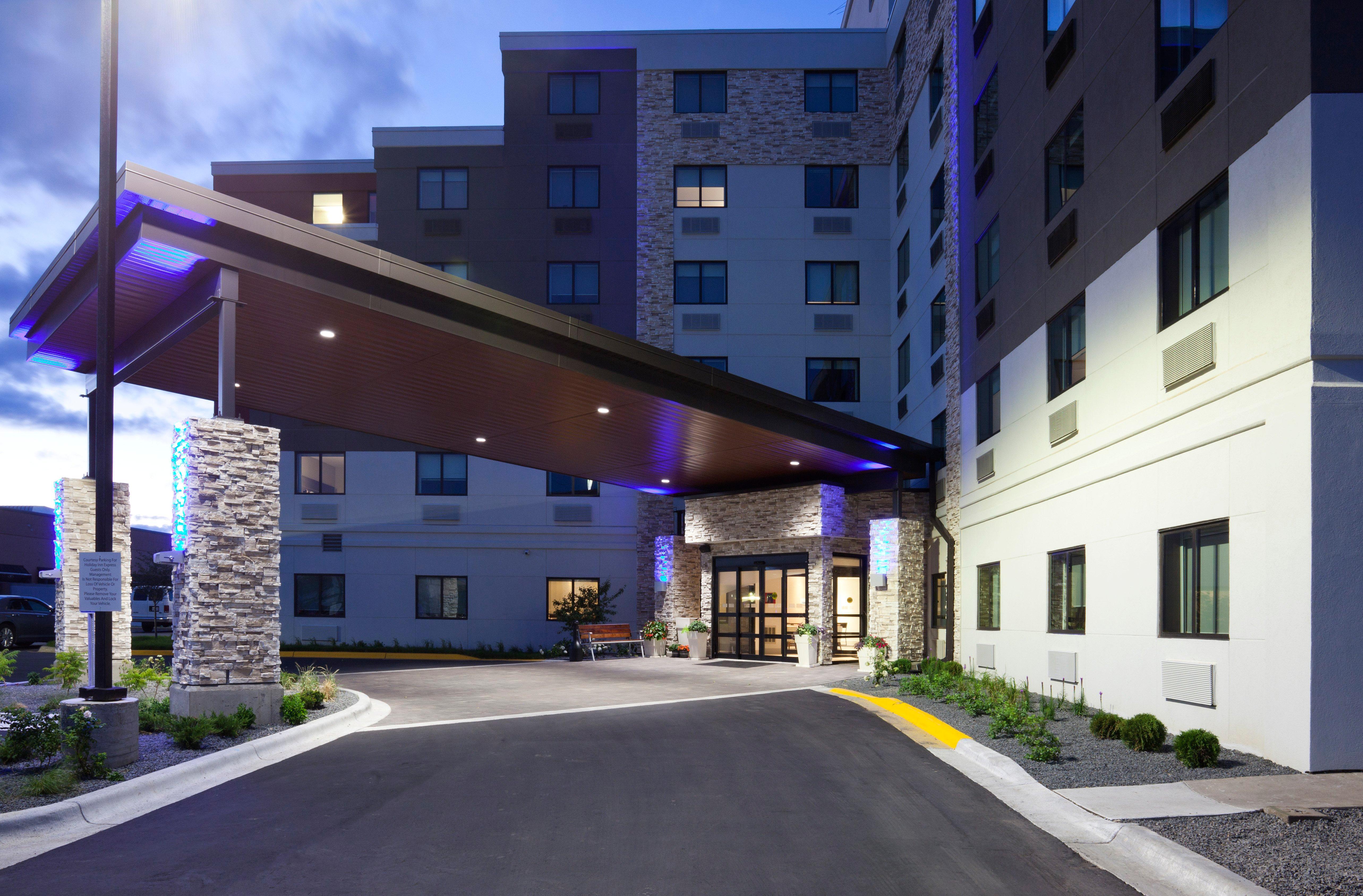 Holiday Inn Express Roseville-St. Paul By Ihg Екстериор снимка